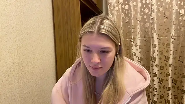 SkyeDavis online show from December 17, 2025, 7:20 pm