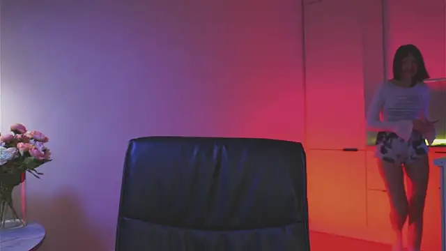 Leyla crsh online show from April 19, 2026, 5:29 am