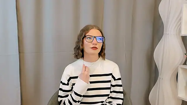 JeaneneWoltz online show from December 18, 2025, 9:04 am