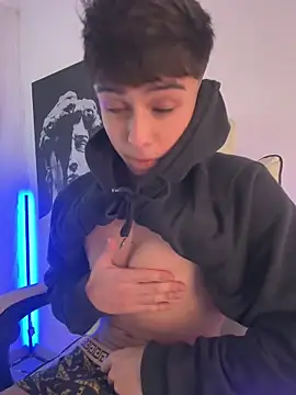 lian fooxx online show from April 1, 2026, 4:13 am