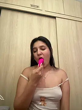 Camila sanchez25 online show from February 4, 2026, 9:42 pm