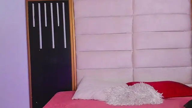 JuliMonroe19 online show from March 11, 2026, 2:01 pm