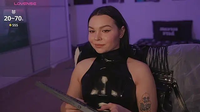 Dominatrix Alice online show from March 4, 2026, 11:00 pm