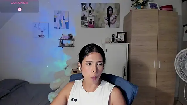 Snapshot of VEROSlen- chatting on June 10, 2026, 2:12 am VEROSlen- online show from June 10, 2026, 2:12 am