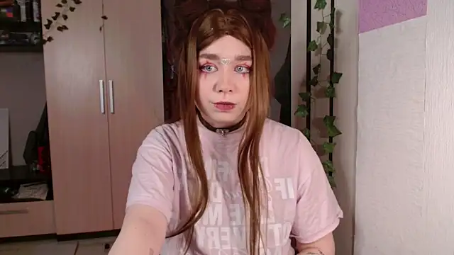 Snapshot of Yuly_Soft chatting on December 18, 2025, 4:13 pm Yuly Soft online show from December 18, 2025, 4:13 pm