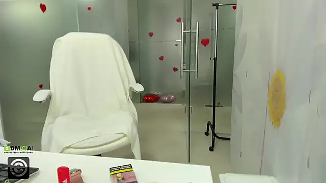 missdominna online show from April 21, 2026, 2:51 am