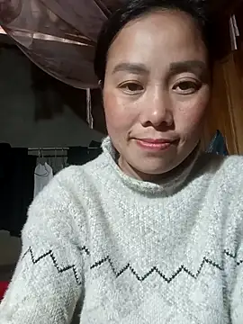 Chloe-ee online show from December 19, 2025, 3:24 am