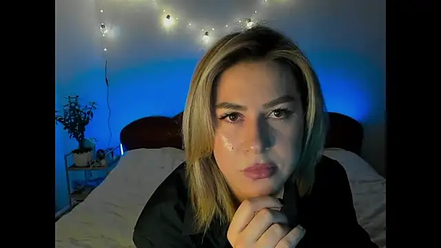 Roxi Joy online show from January 18, 2026, 5:28 pm