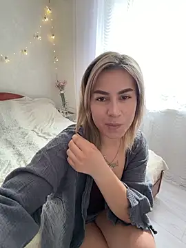 Roxi Joy online show from March 19, 2026, 10:41 am