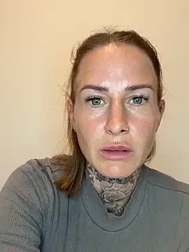 Snapshot of Klarry69 chatting on April 10, 2026, 8:02 pm Klarry69 online show from April 10, 2026, 8:02 pm