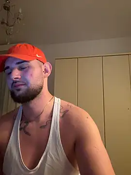 LunaFoxTip online show from February 2, 2026, 8:40 pm