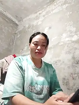 Snapshot of Maikha08 chatting on May 12, 2026, 11:29 am Maikha08 online show from May 12, 2026, 11:29 am