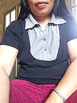 Snapshot of Maikha08 chatting on June 6, 2026, 7:02 am Maikha08 online show from June 6, 2026, 7:02 am