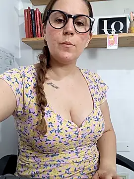 SofiEsteves online show from April 18, 2026, 2:32 pm