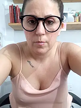 SofiEsteves online show from April 21, 2026, 2:12 pm