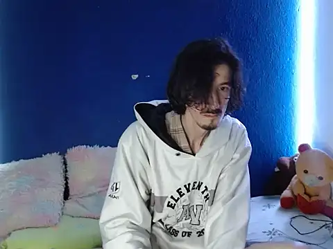 sk8-boy online show from January 5, 2026, 10:57 pm