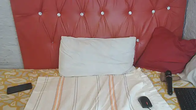 LaicyBrown76 online show from April 18, 2026, 7:07 pm