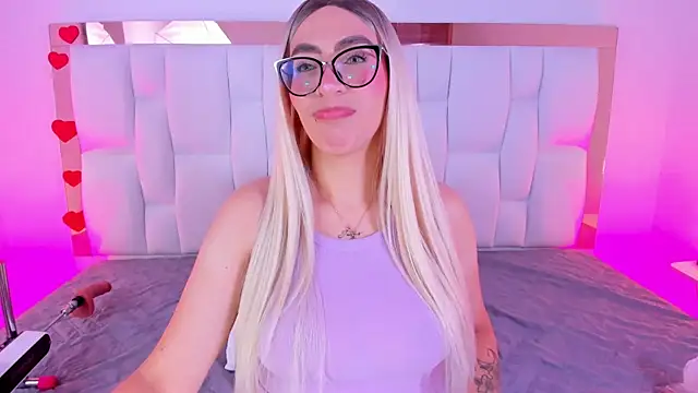 CamilleJuicy  online show from April 19, 2026, 12:48 pm