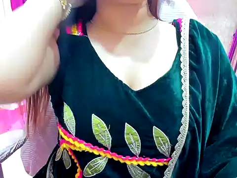 DimondGirl  online show from April 21, 2026, 7:06 pm