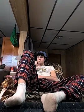 B8RHUNG online show from December 17, 2025, 7:53 pm