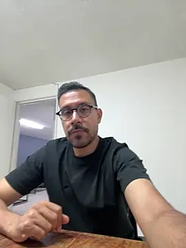 Snapshot of AdrianGarcia89 chatting on April 21, 2026, 1:42 am AdrianGarcia89 online show from April 21, 2026, 1:42 am