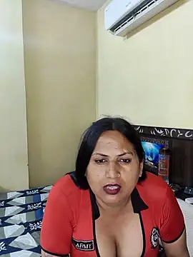 Hotmylips online show from April 17, 2026, 3:26 pm