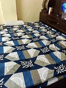 Hotmylips online show from April 19, 2026, 8:57 am