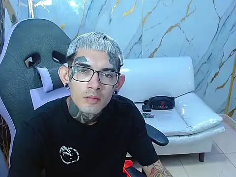 Boy tatto77 online show from February 13, 2026, 6:26 pm