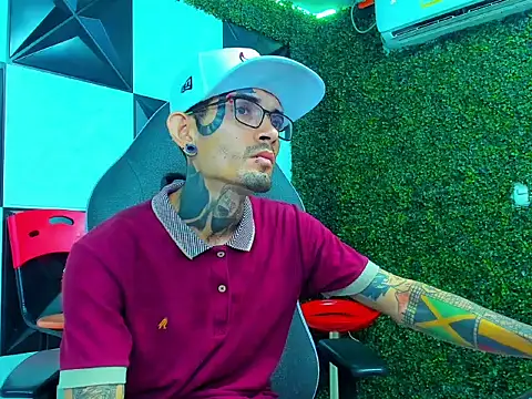 Boy tatto77 online show from April 4, 2026, 12:31 am