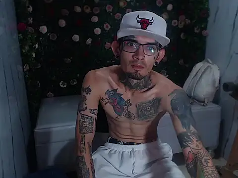 Boy tatto77 online show from April 9, 2026, 3:17 pm