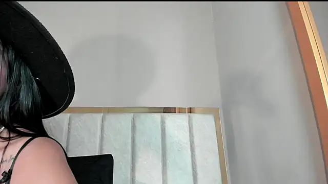 GahiaBelucci online show from April 9, 2026, 6:13 pm