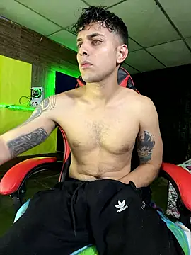 Snapshot of JustynAle2025 chatting on January 10, 2026, 2:35 am JustynAle2025 online show from January 10, 2026, 2:35 am