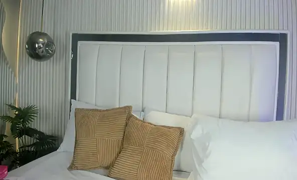 FiorelaSton online show from April 11, 2026, 4:06 am