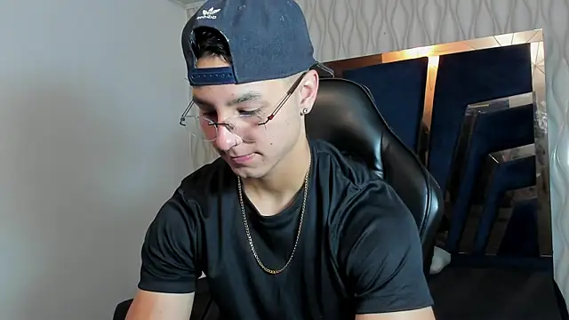 Noah Clarkk online show from April 20, 2026, 5:16 pm