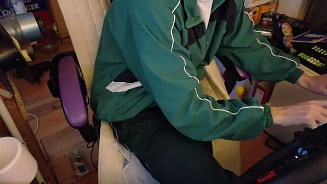 Gay-Versaut online show from February 4, 2026, 8:03 pm