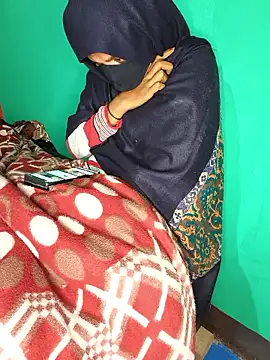 QWEEN7B online show from December 21, 2025, 12:56 pm