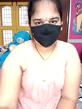 maduri   online show from April 26, 2026, 3:04 am