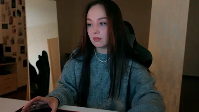 fallin lovee online show from December 20, 2025, 4:41 am