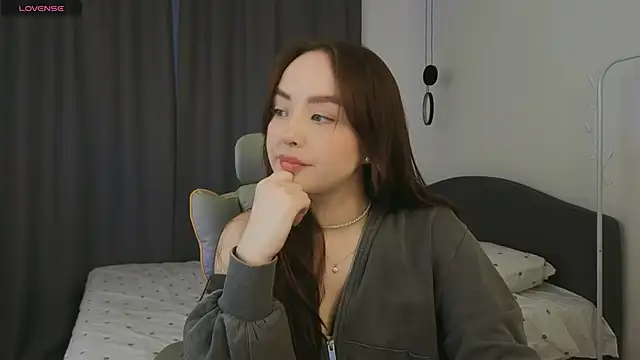 fallin lovee online show from April 13, 2026, 1:49 pm