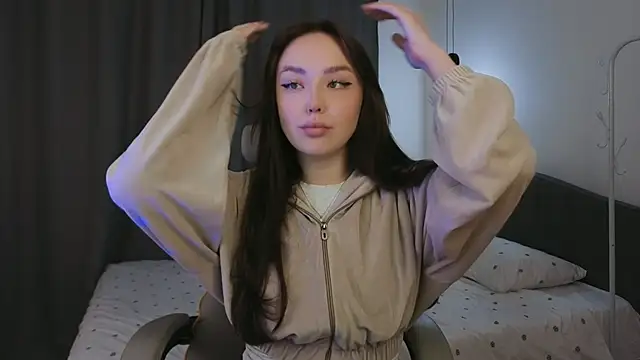 fallin lovee online show from April 20, 2026, 2:20 pm