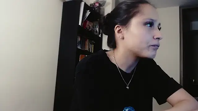 Agatha Dubois4  online show from April 23, 2026, 1:07 am