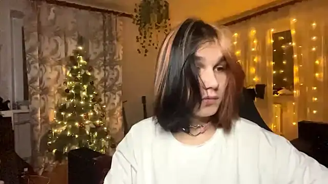 emo sweet online show from December 18, 2025, 7:31 pm