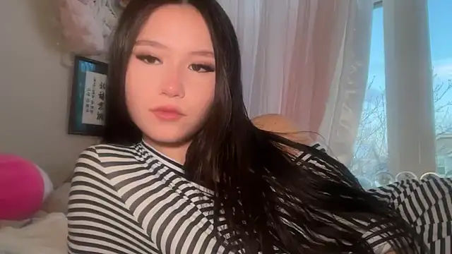 luvvivii online show from April 18, 2026, 1:42 am