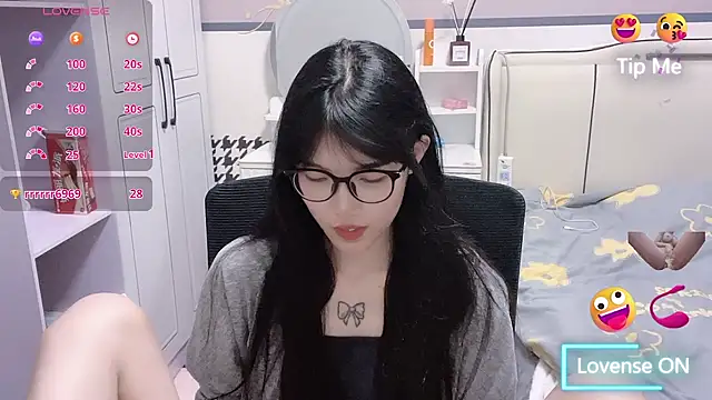 zhnmjx2025 online show from April 18, 2026, 12:20 pm