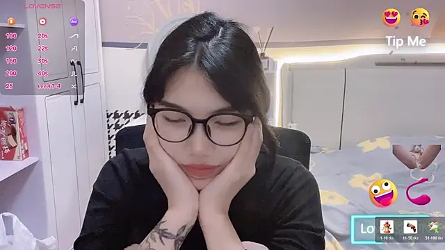 zhnmjx2025 online show from April 19, 2026, 12:04 pm