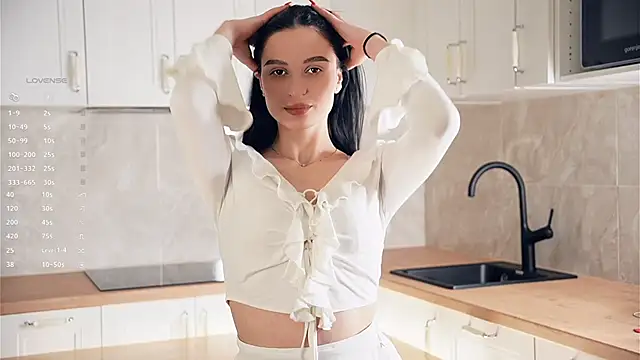 TyraEspina online show from January 6, 2026, 9:18 pm