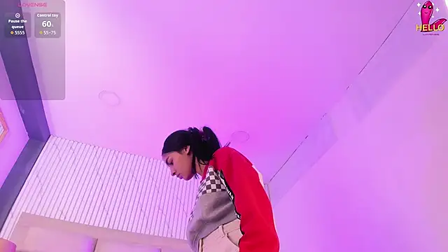 ManuelaEvans  online show from April 5, 2026, 9:23 pm