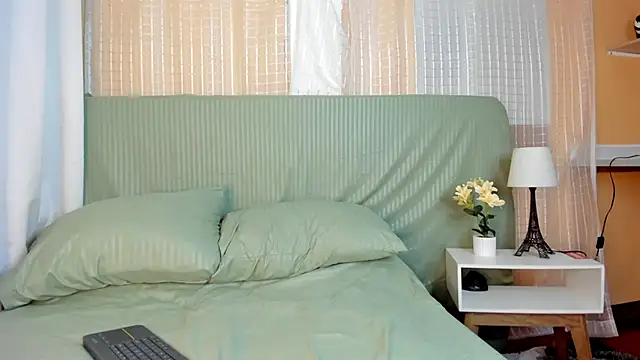 ManuelaEvans  online show from April 14, 2026, 11:55 pm