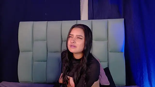 Emilyy05  online show from April 21, 2026, 2:51 am