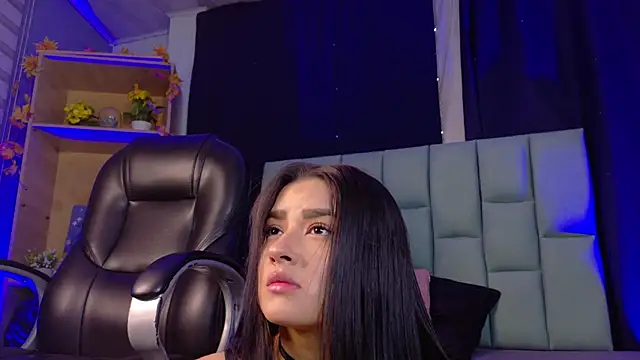 Emilyy05  online show from April 22, 2026, 12:35 am